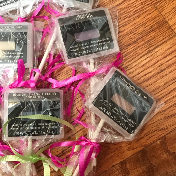 Eye shadows - Picture 3 of 7